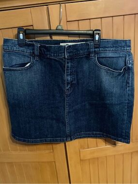 GAP Jeans Women's Dark Blue Denim Skirt / Size 16